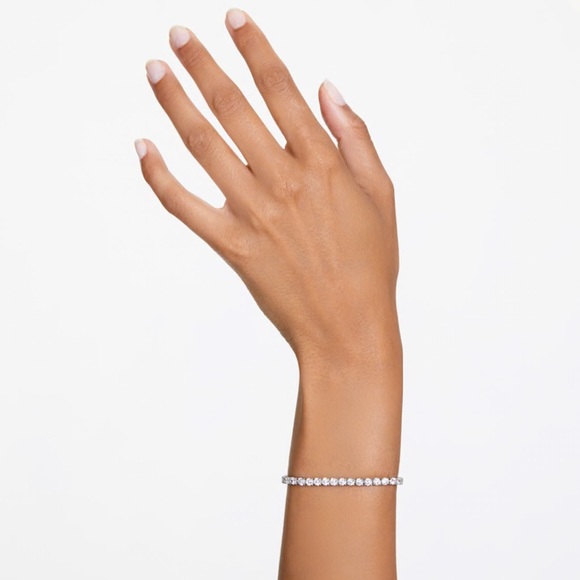 Saks Fifth Avenue Matrix Tennis braceletRound cut White Rhodium plated